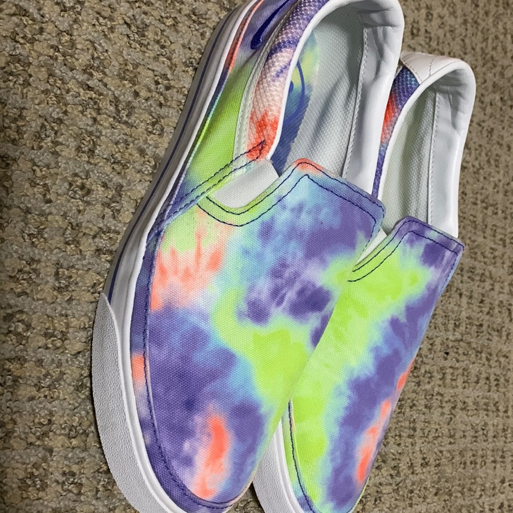 Women’s Nike slip on shoes 9 never worn!